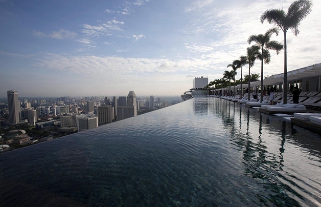 1. Piscina infinita na Marina Bay Sands Resort, em Cingapura.