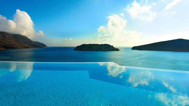 13. Blue Palace Resort & Spa, Grécia.